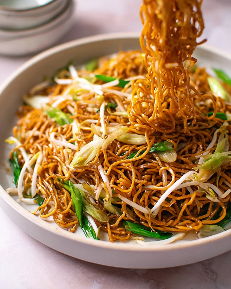 Cantonese Chow Mein: Traditionelles Rezept mit Rind & Gemüse